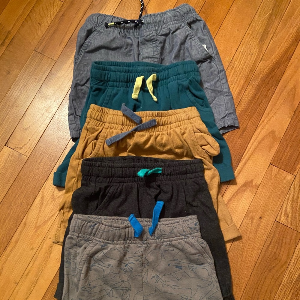(3T) Five pairs of boys Cat & Jack shorts